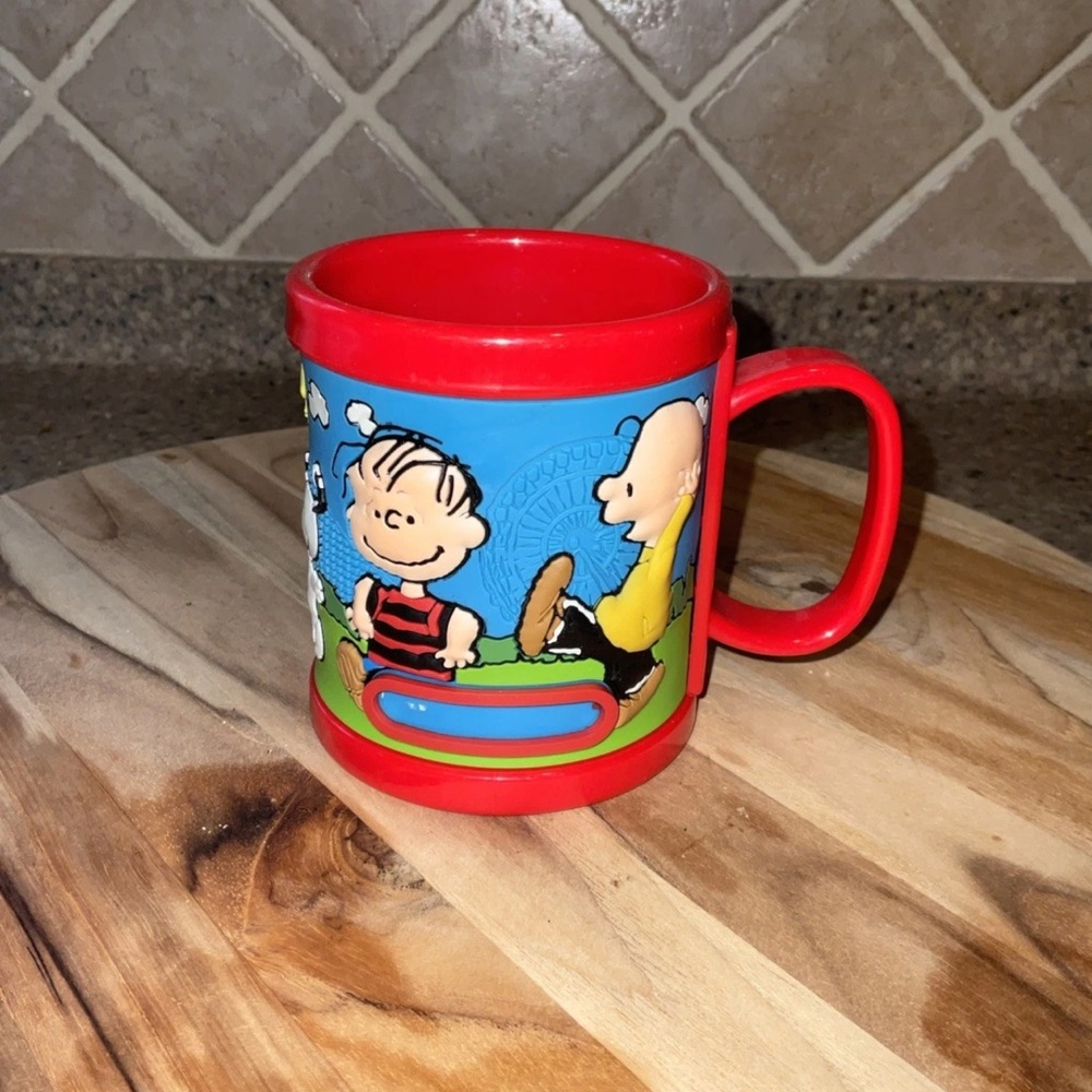 SNOOPY PEANUTS CHARLIE BROWN PVC MUG Great For Kids Will Not Break